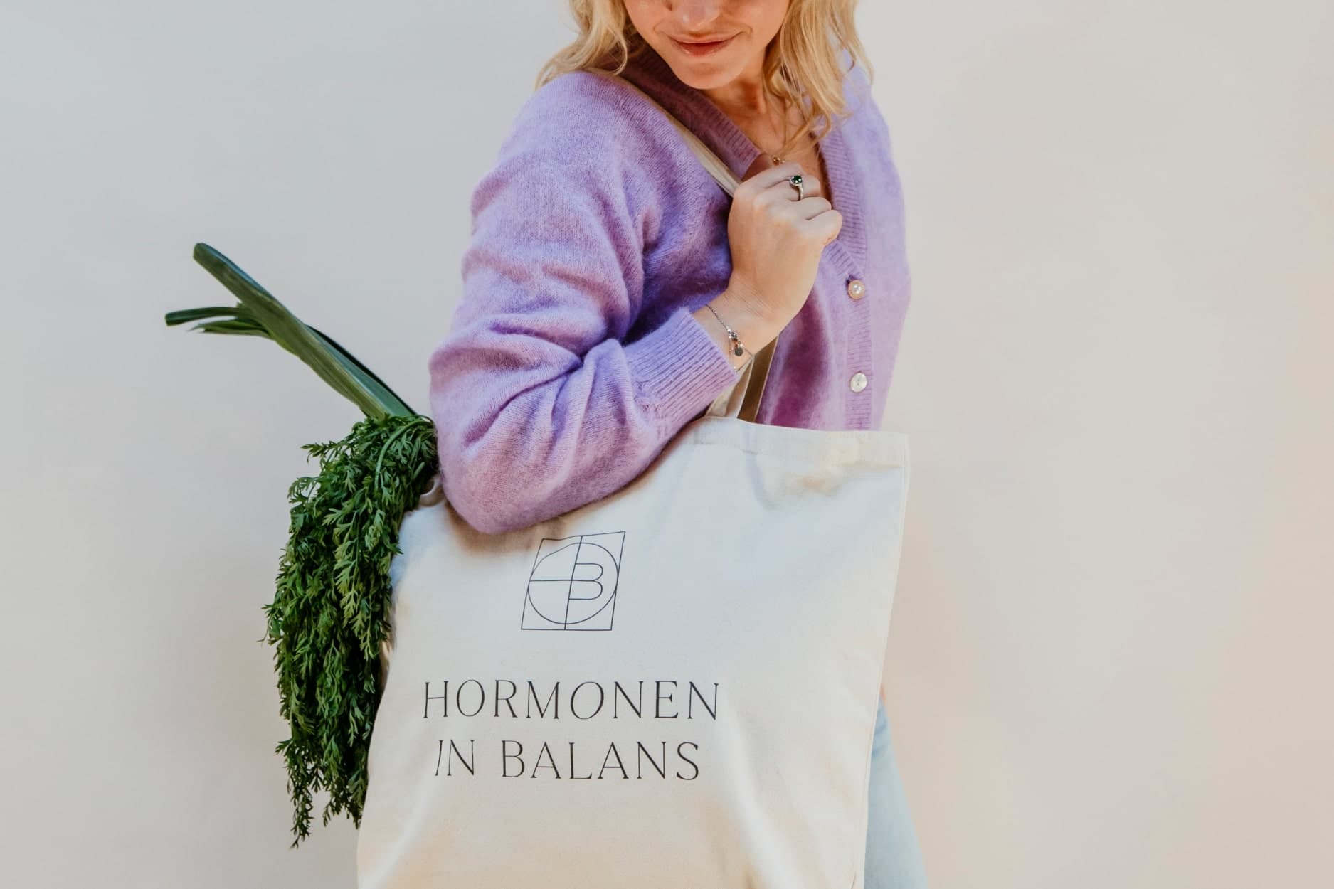 canvas tas met de tekst hormonen in balans